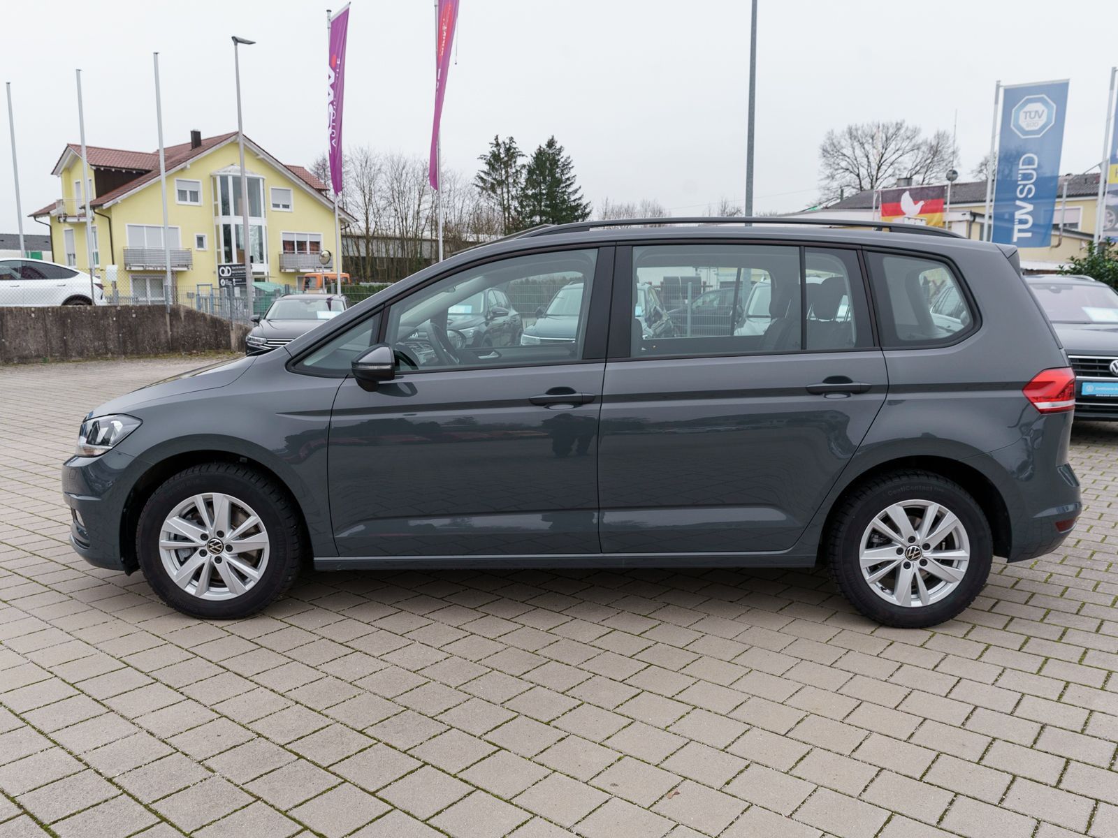 Fahrzeugabbildung Volkswagen Touran Comfortline 1.5TSI Navi ACC PDC VC AHK 7S