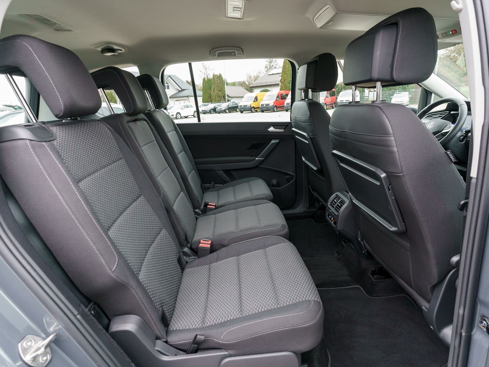 Fahrzeugabbildung Volkswagen Touran Comfortline 1.5TSI Navi ACC PDC VC AHK 7S