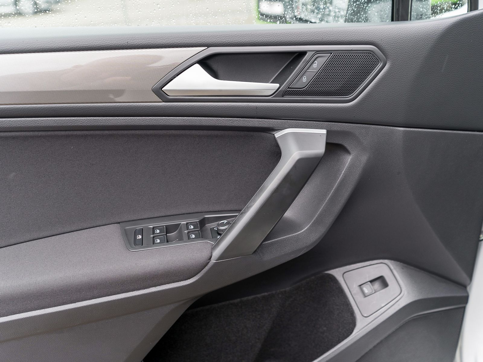 Fahrzeugabbildung Volkswagen Tiguan Allspace Life 2.0TDI DSG LED Navi AHK 7-S