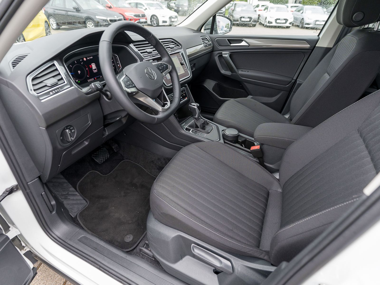 Fahrzeugabbildung Volkswagen Tiguan Allspace Life 2.0TDI DSG LED Navi AHK 7-S