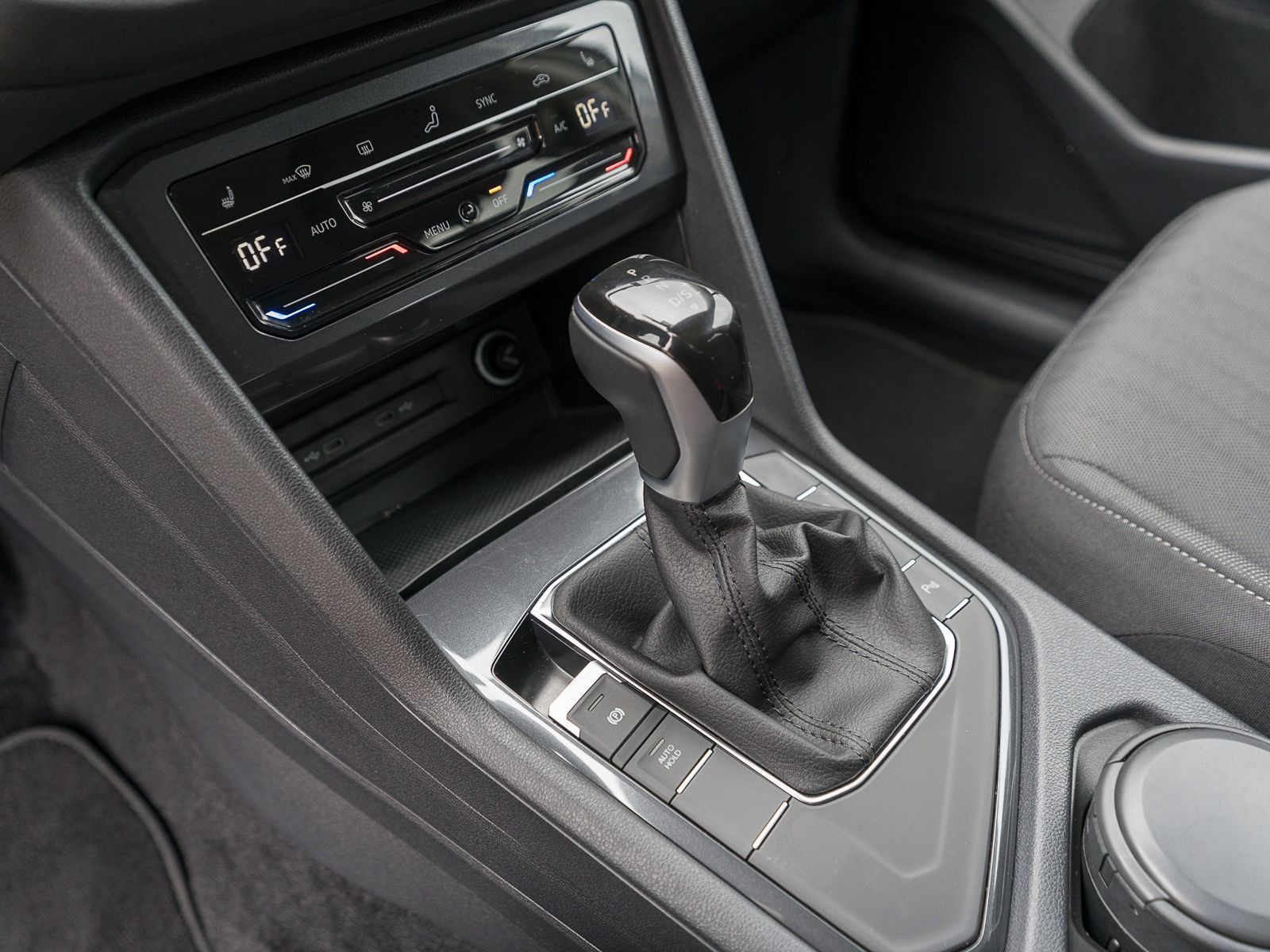 Fahrzeugabbildung Volkswagen Tiguan Allspace Life 2.0TDI DSG LED Navi AHK 7-S