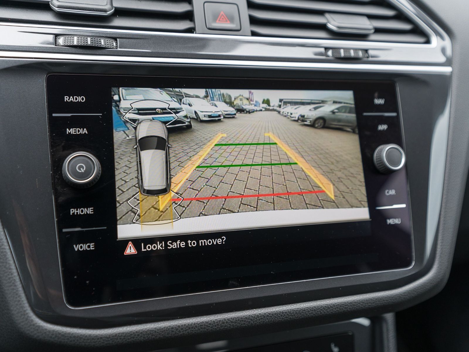 Fahrzeugabbildung Volkswagen Tiguan Allspace Life 2.0TDI DSG LED Navi AHK 7-S