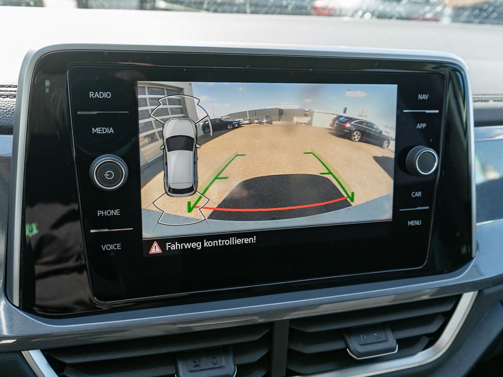 Fahrzeugabbildung Volkswagen T-Roc Style 1.5 TSI DSG LED Navi RFK ACC SHZ AHK