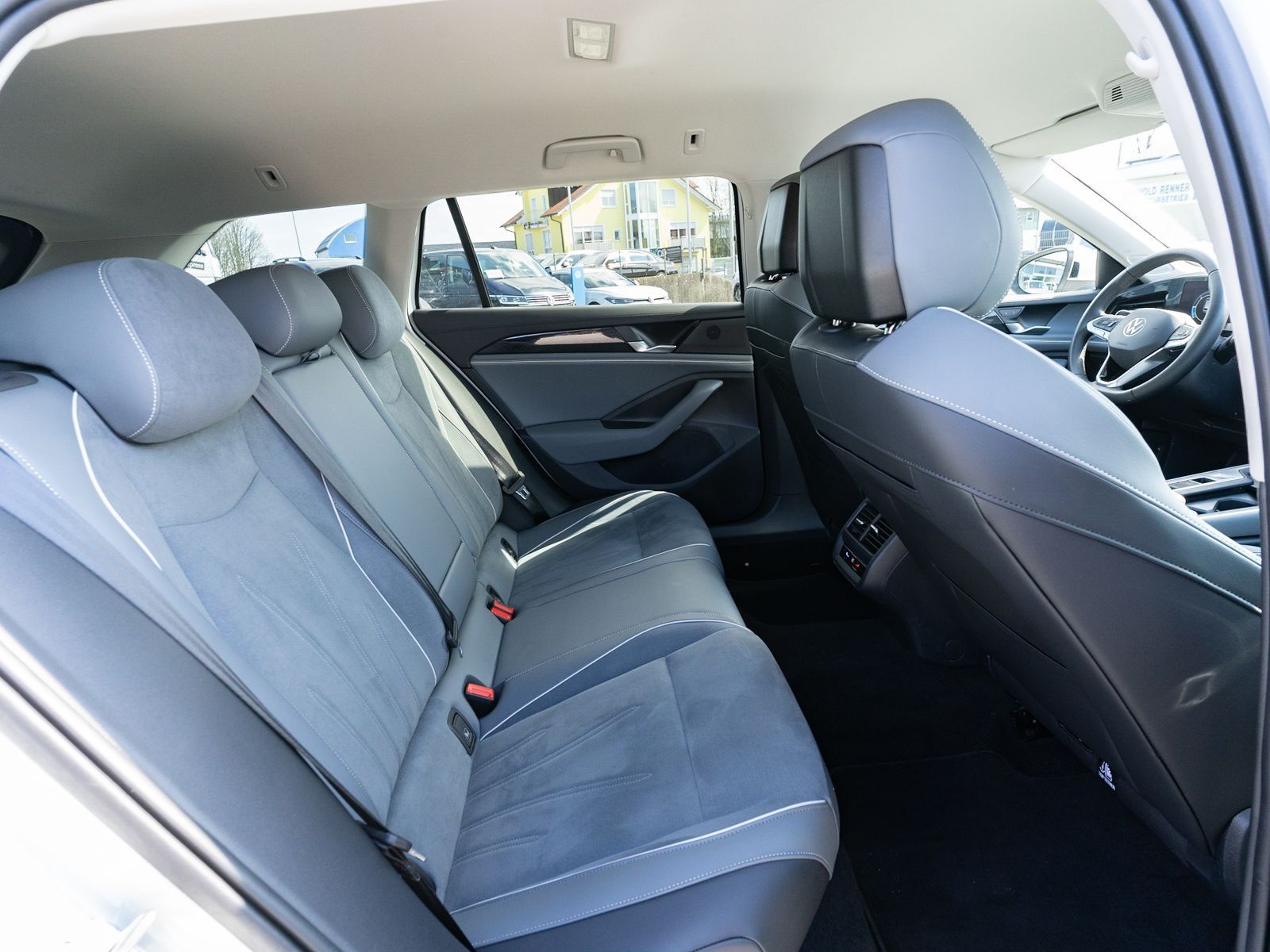 Fahrzeugabbildung Volkswagen Passat Variant Business 2.0 TDI DSG LED 360° AHK