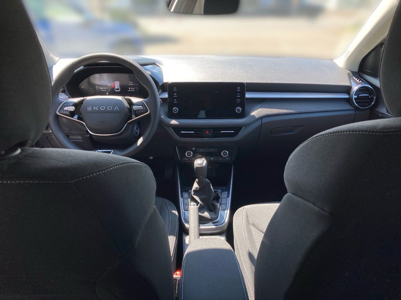 Fahrzeugabbildung SKODA Fabia Tour 1,0TSI 95PS Schaltgetriebe SHZ Kamera