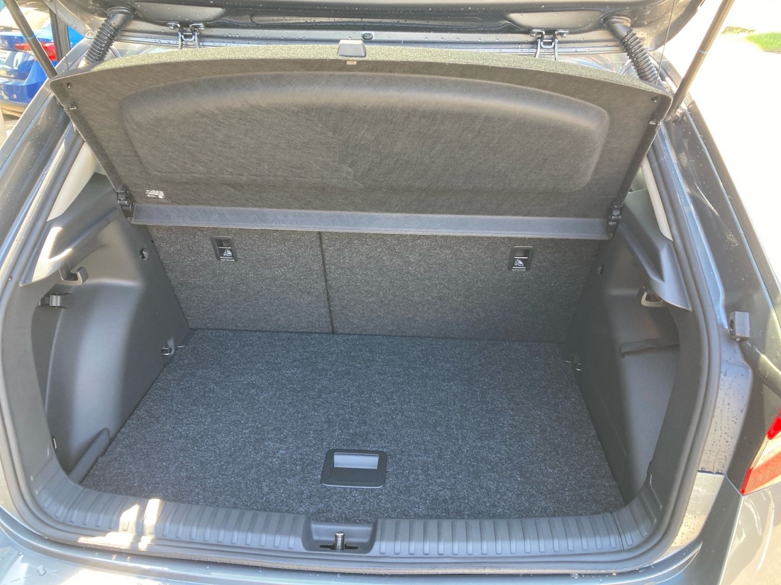 Fahrzeugabbildung SKODA Fabia Tour 1,0TSI 95PS Schaltgetriebe SHZ Kamera