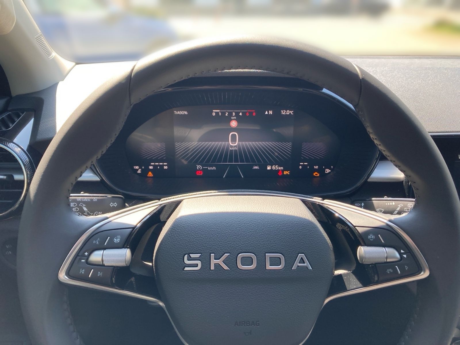 Fahrzeugabbildung SKODA Fabia Tour 1,0TSI 95PS Schaltgetriebe SHZ Kamera
