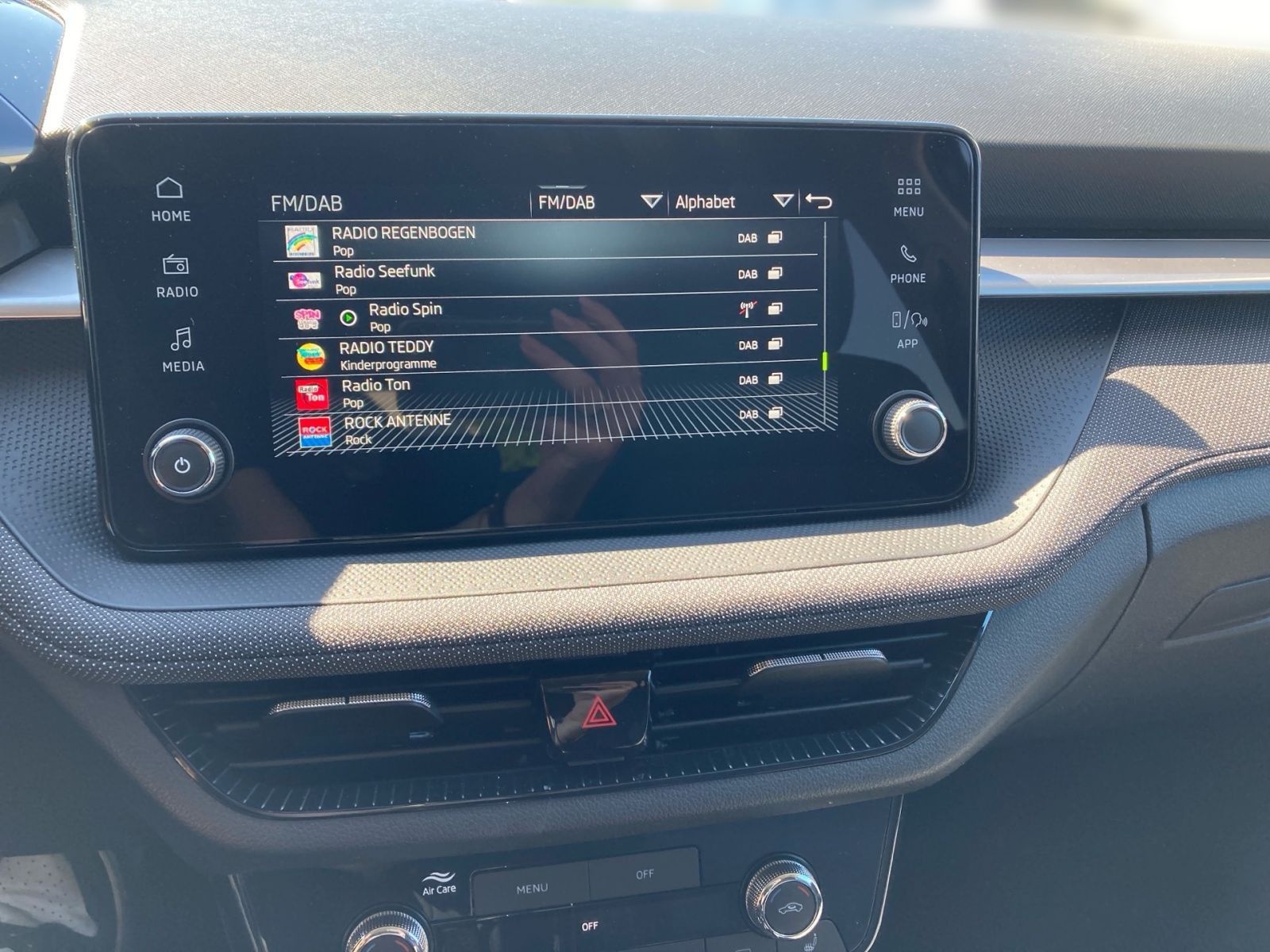 Fahrzeugabbildung SKODA Fabia Tour 1,0 TSI 116PS DSG ACC SHZ Kamera PDC