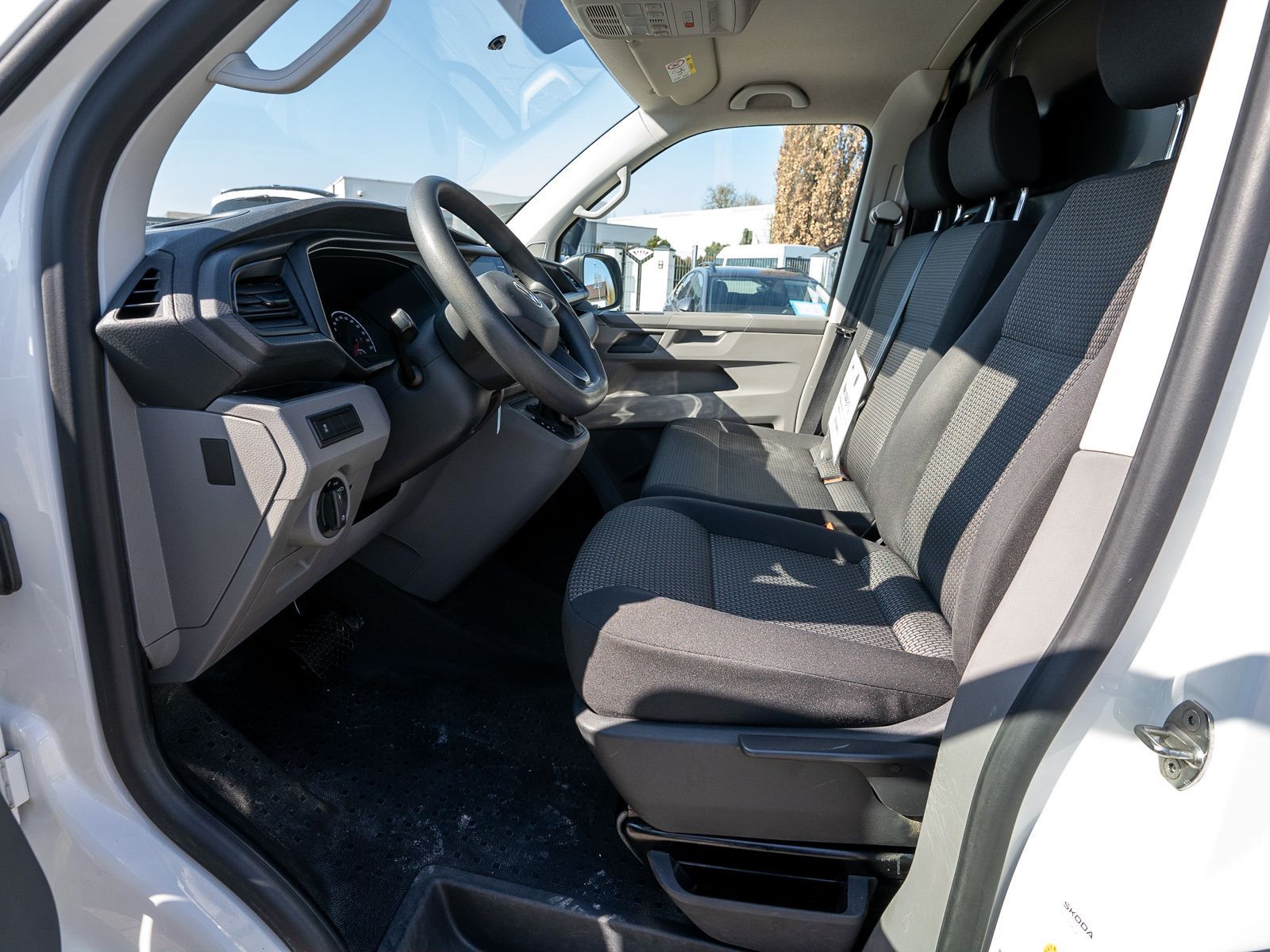 Fahrzeugabbildung Volkswagen T6.1 Kasten 2.0 TDI DSG Klima Navi PDC AHK
