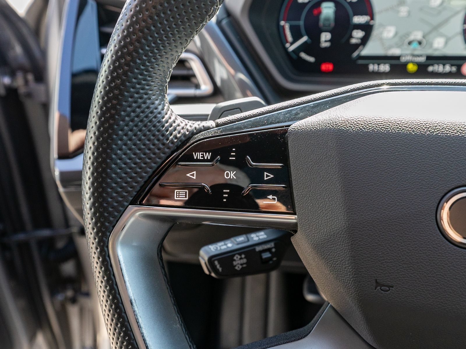 Fahrzeugabbildung Audi Q4 S line 40 e-tron Matrix Navi RFK Pano AHK
