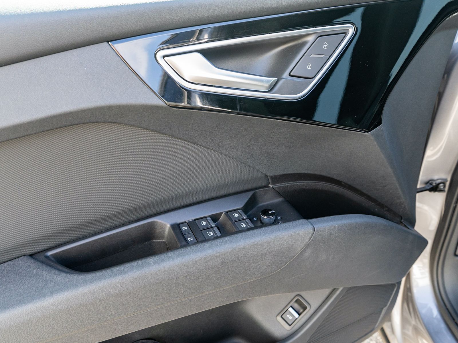 Fahrzeugabbildung Audi Q4 S line 40 e-tron Matrix Navi RFK Pano AHK