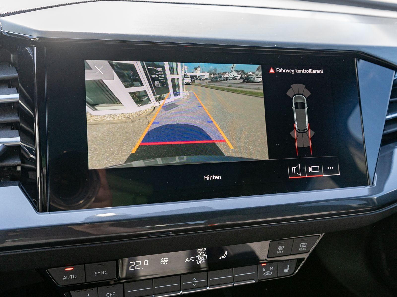 Fahrzeugabbildung Audi Q4 S line 40 e-tron Matrix Navi RFK Pano AHK