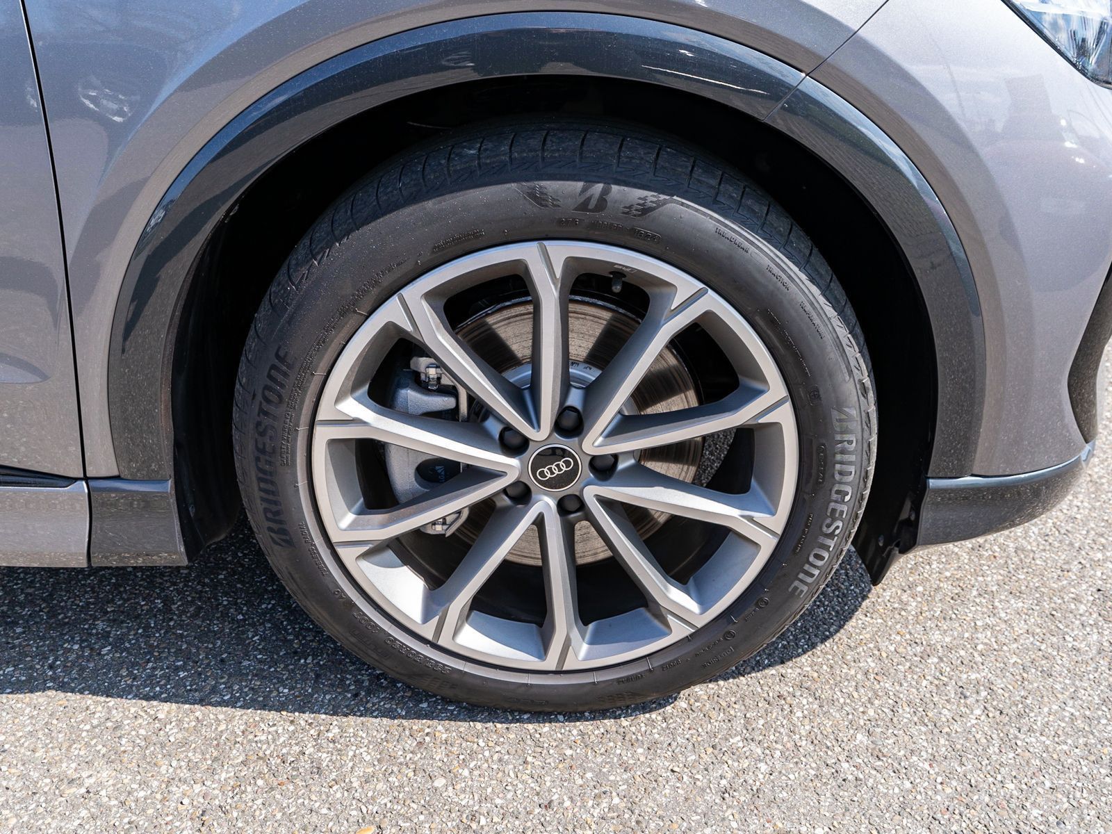 Fahrzeugabbildung Audi Q4 S line 40 e-tron Matrix Navi RFK Pano AHK