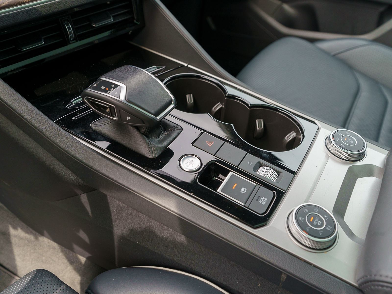 Fahrzeugabbildung Volkswagen Touareg Atmosphere 3.0 TDI 4M Tiptr HUD PANO AHK