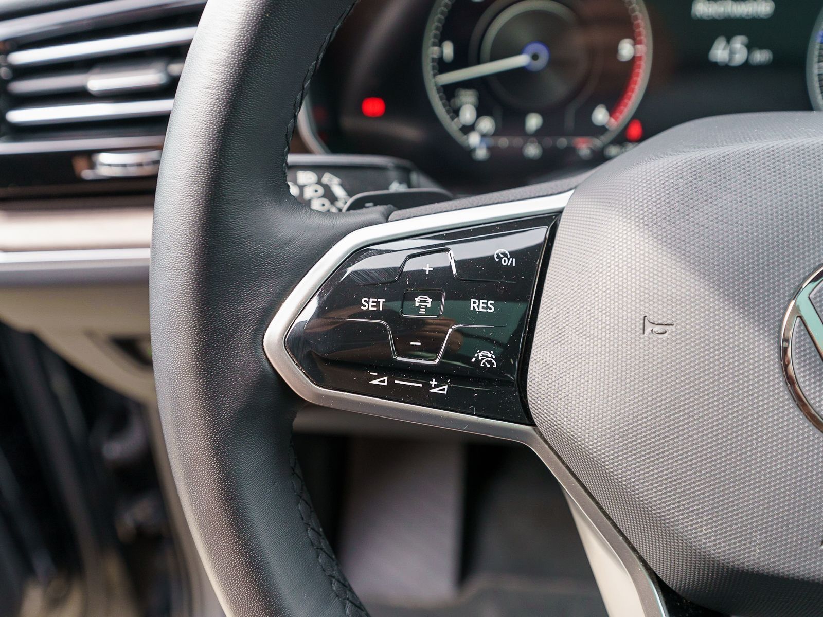 Fahrzeugabbildung Volkswagen Touareg Atmosphere 3.0 TDI 4M Tiptr HUD PANO AHK