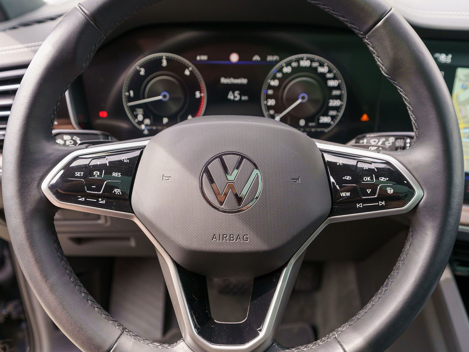 Fahrzeugabbildung Volkswagen Touareg Atmosphere 3.0 TDI 4M Tiptr HUD PANO AHK