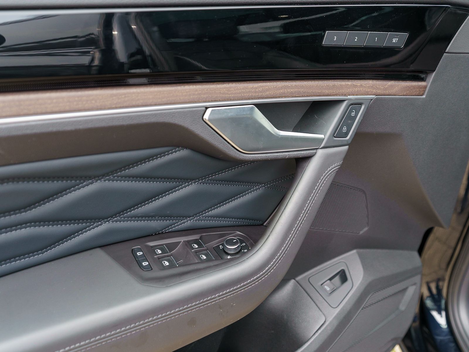 Fahrzeugabbildung Volkswagen Touareg Atmosphere 3.0 TDI 4M Tiptr HUD PANO AHK