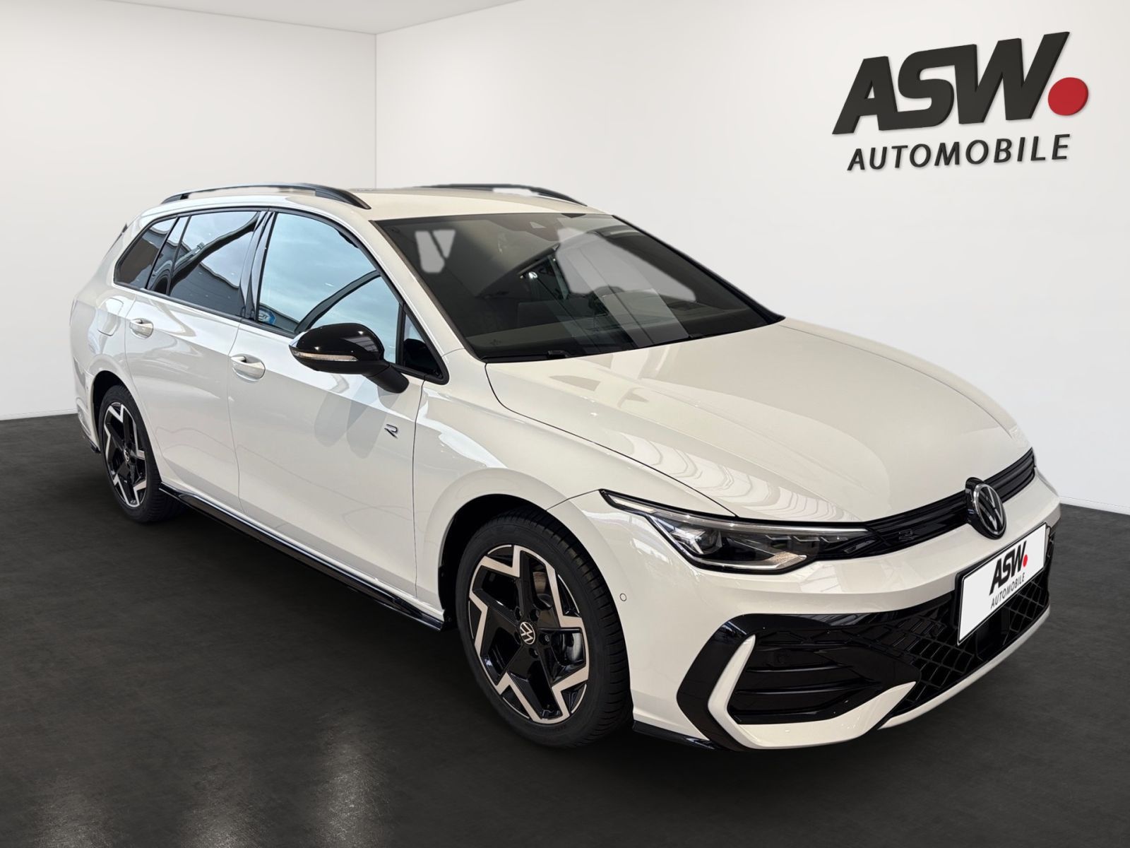 Fahrzeugabbildung Volkswagen Golf Variant R-Line 1.5 l TSI 150 PS 6-Gang