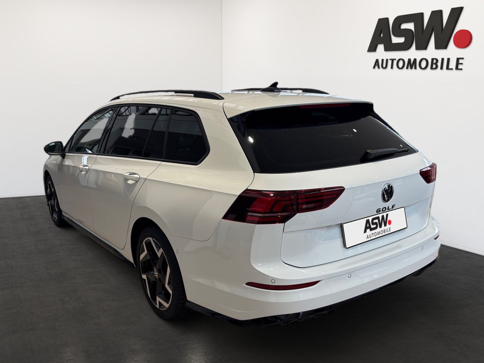 Fahrzeugabbildung Volkswagen Golf Variant R-Line 1.5 l TSI 150 PS 6-Gang