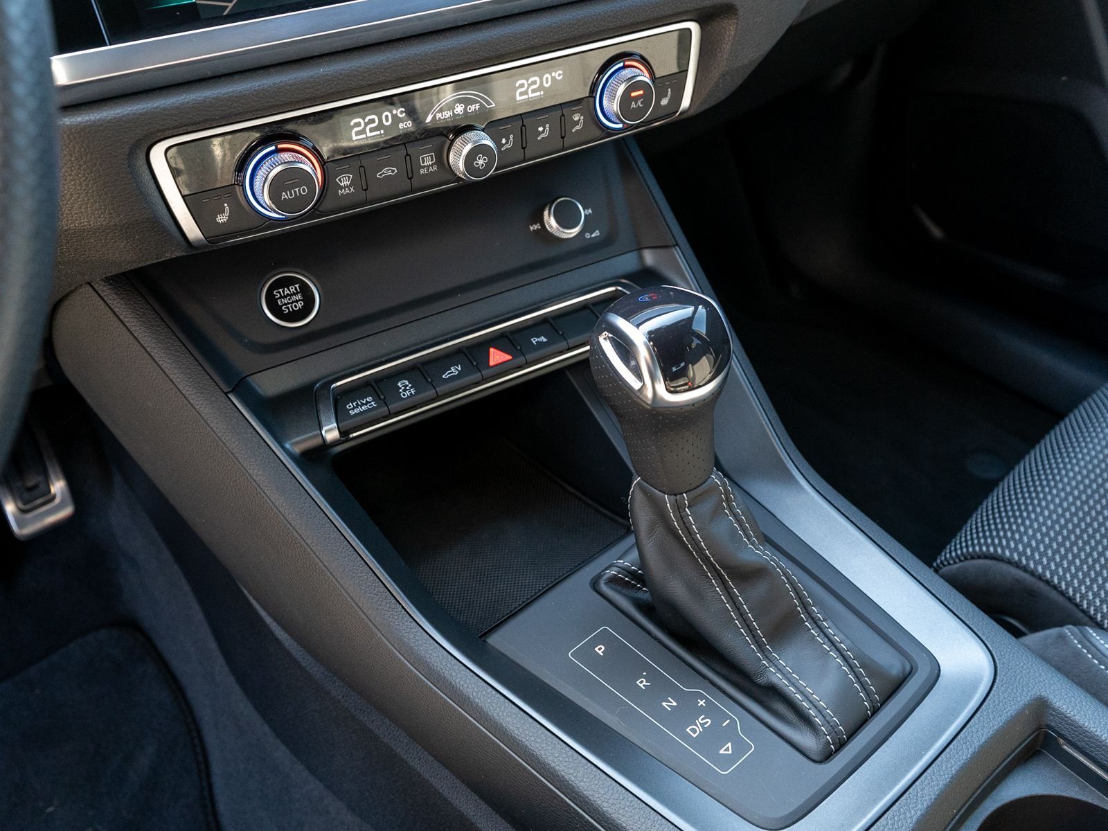 Fahrzeugabbildung Audi Q3 S line 45TFSI e Stronic LED Navi RFK ACC SHZ