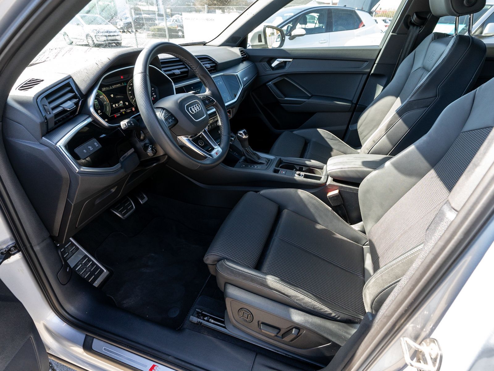 Fahrzeugabbildung Audi Q3 S line 45TFSI e Stronic LED Navi RFK ACC SHZ