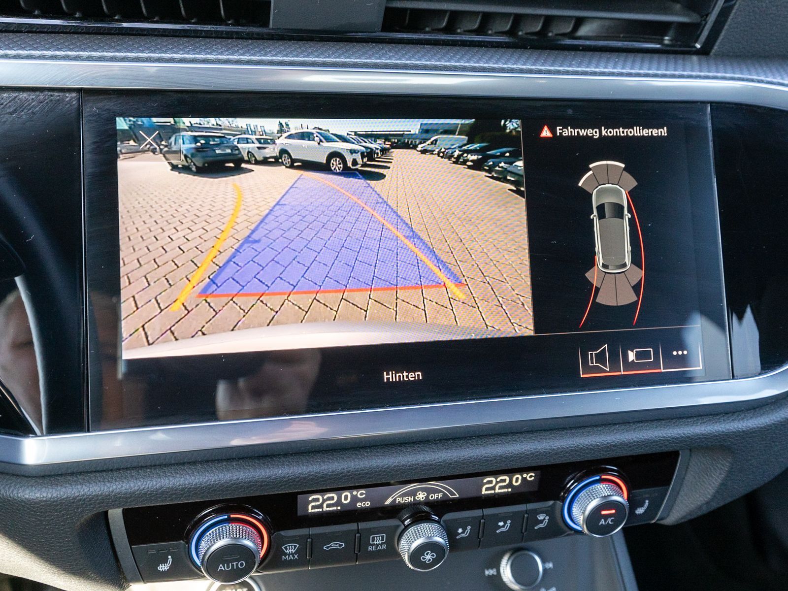 Fahrzeugabbildung Audi Q3 S line 45TFSI e Stronic LED Navi RFK ACC SHZ