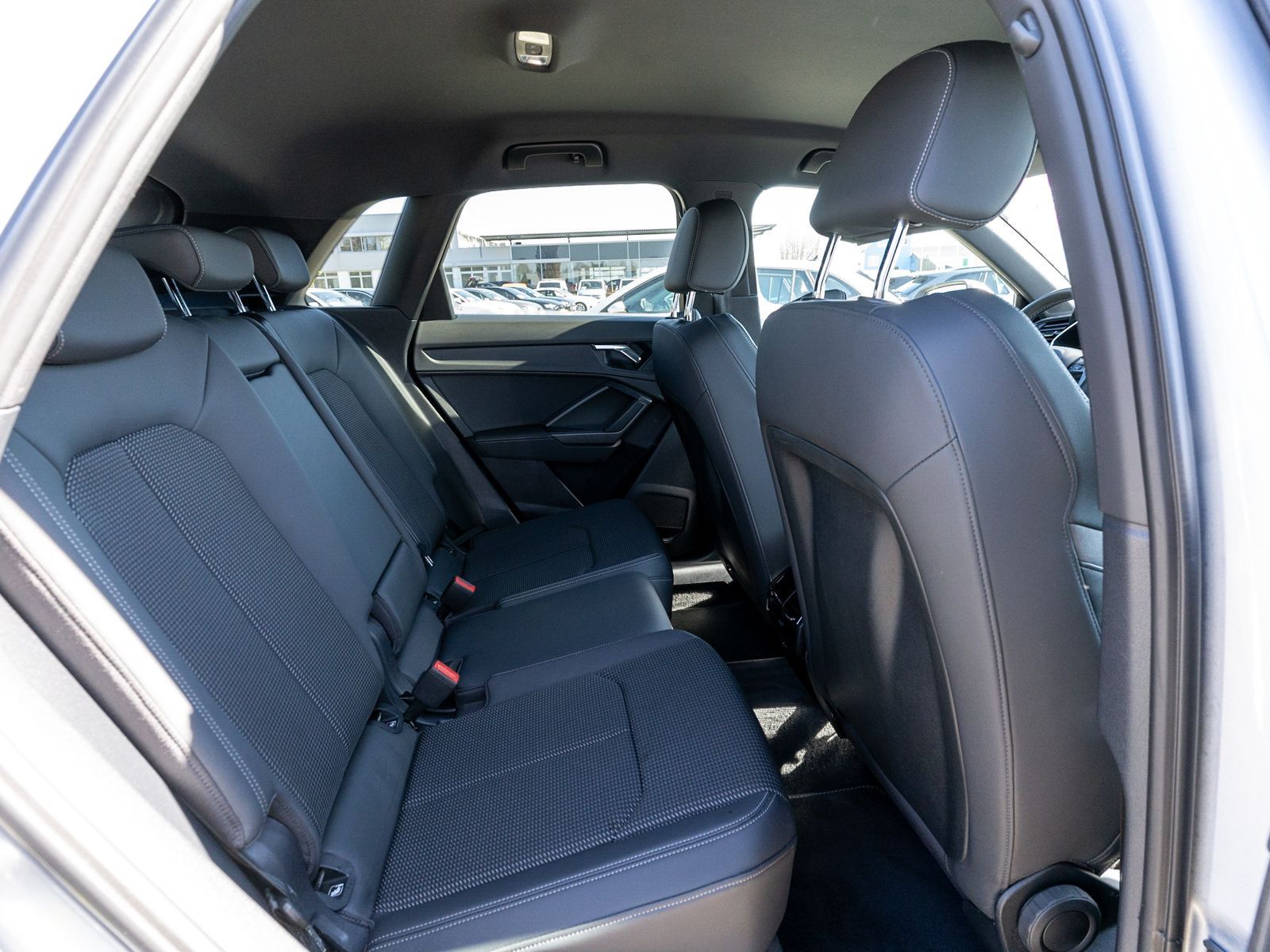 Fahrzeugabbildung Audi Q3 S line 45TFSI e Stronic LED Navi RFK ACC SHZ