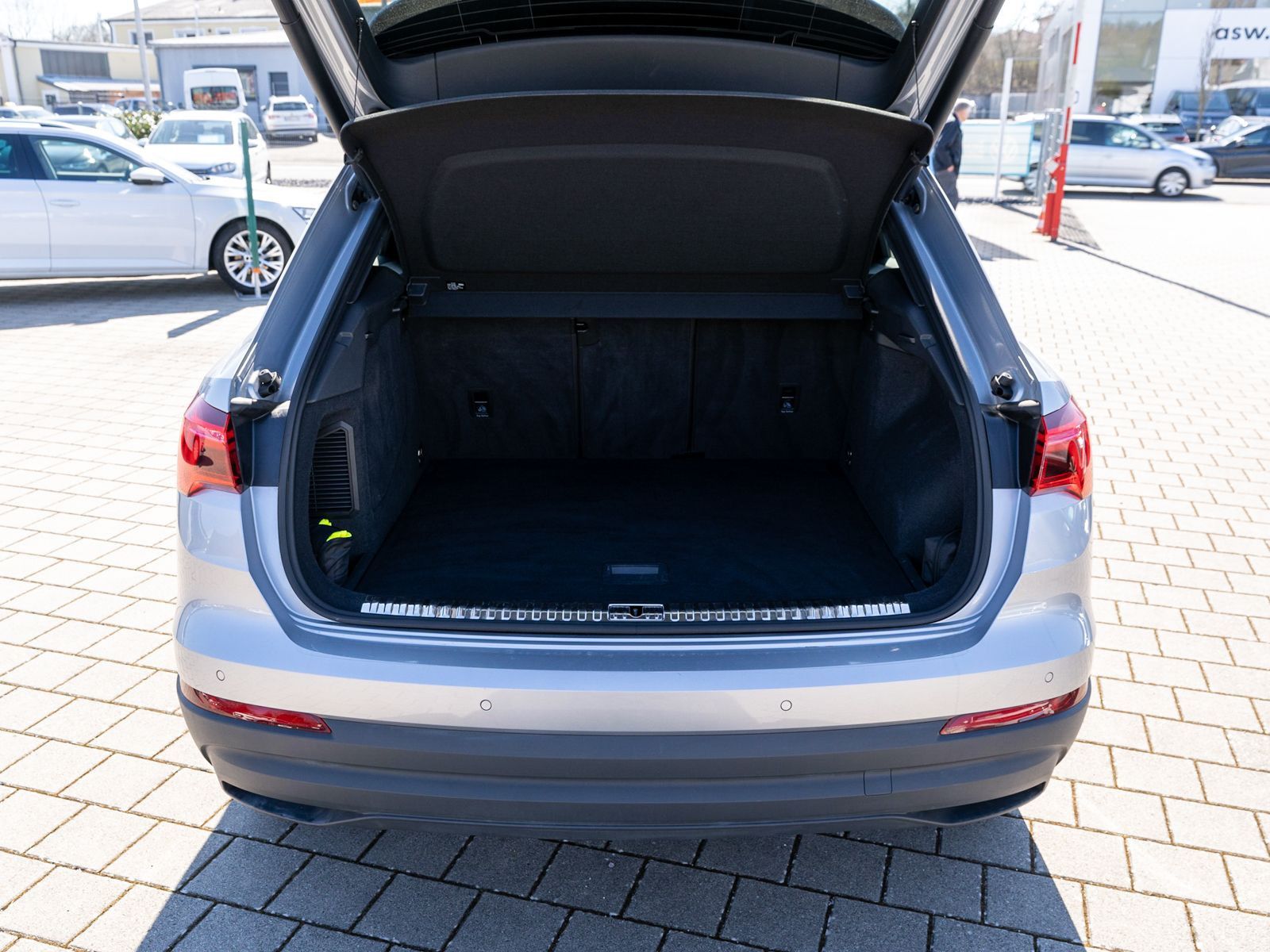 Fahrzeugabbildung Audi Q3 S line 45TFSI e Stronic LED Navi RFK ACC SHZ