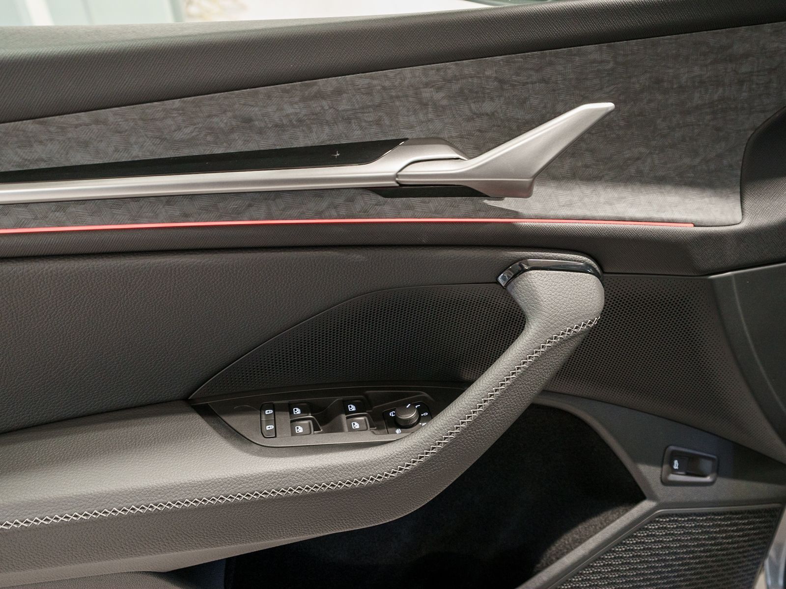Fahrzeugabbildung SKODA Kodiaq Selection 2.0 TDI 4x4 DSG Pano Stdhzg AHK