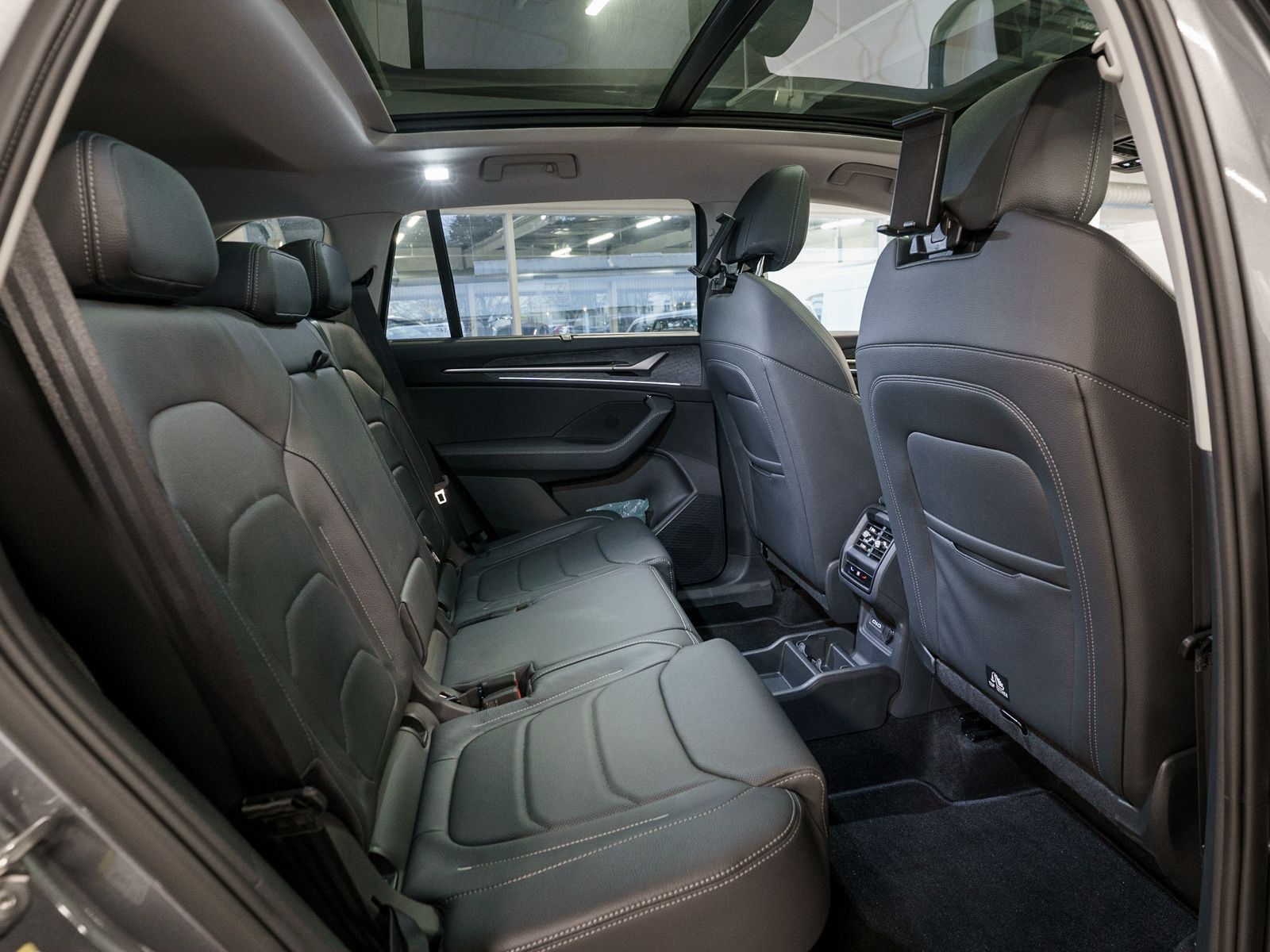 Fahrzeugabbildung SKODA Kodiaq Selection 2.0 TDI 4x4 DSG Pano Stdhzg AHK