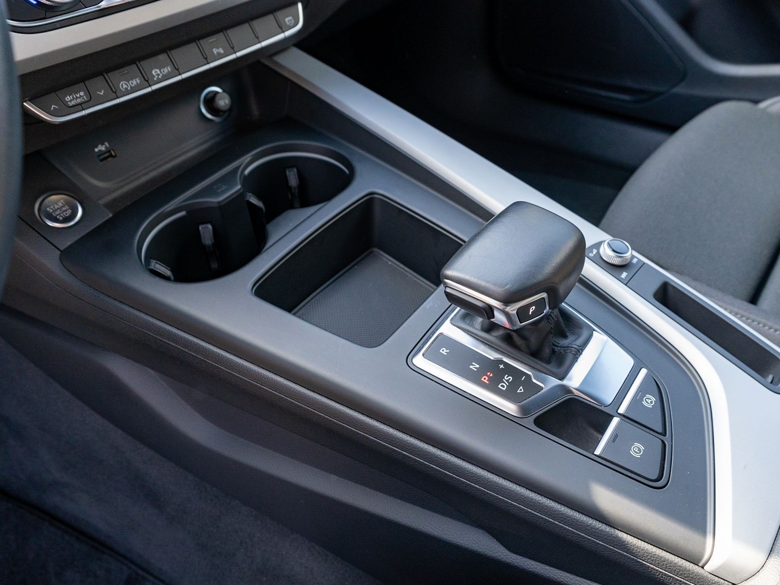 Fahrzeugabbildung Audi A4 Avant advanced 40TDI Stronic LED Navi RFK HUD