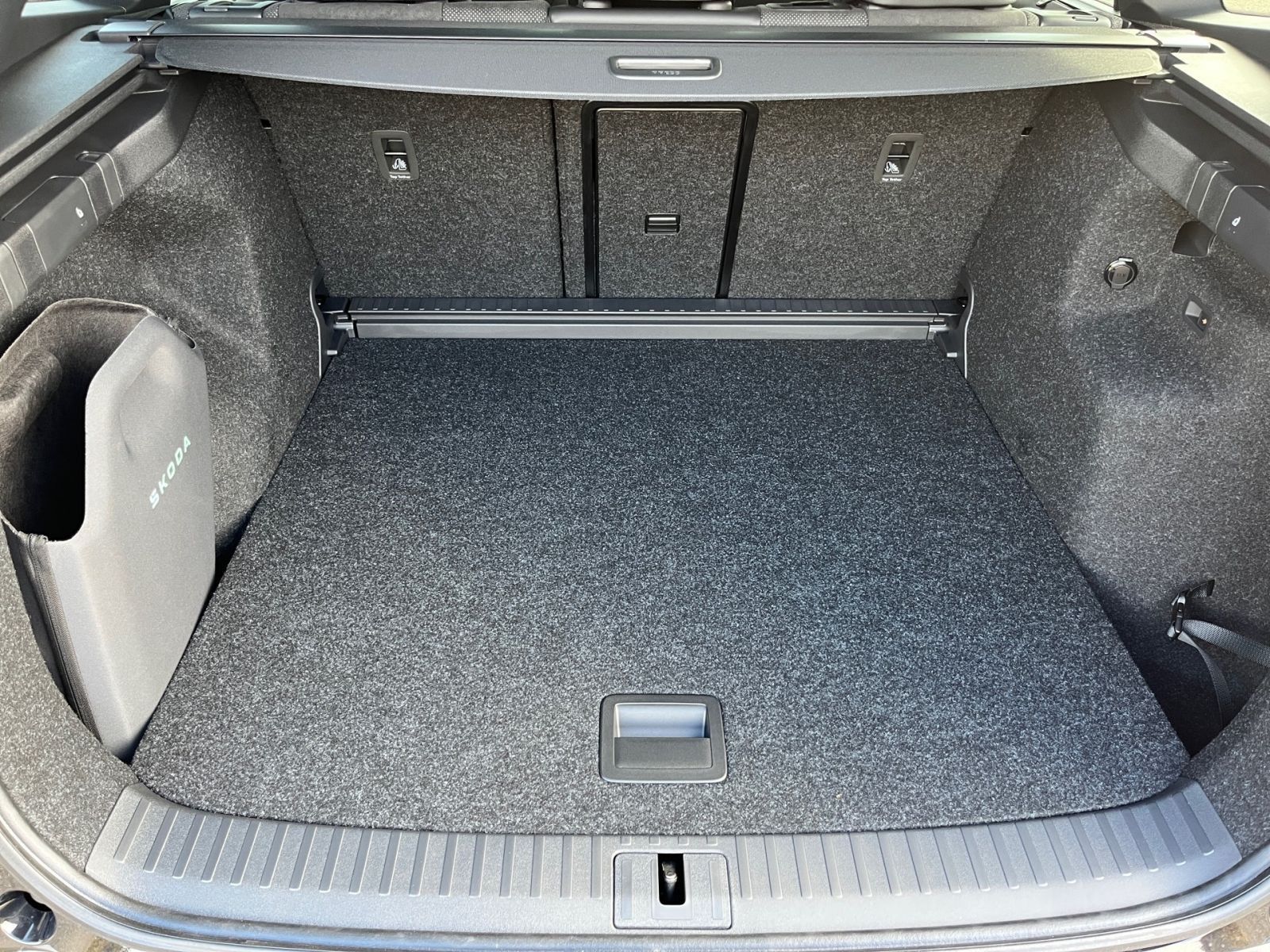 Fahrzeugabbildung SKODA Enyaq 85x Sportline 285PS 4x4 ACC 360° SHZ AHK