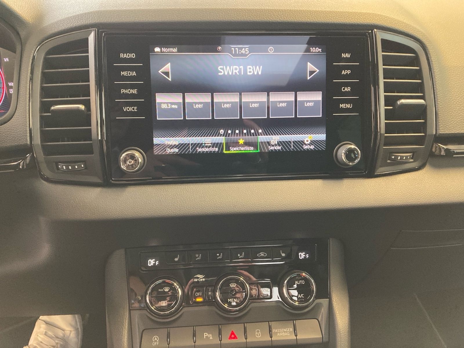 Fahrzeugabbildung SKODA Karoq Sportline 2,0TSI 190PS DSG 4x4 ACC SHZ AHK