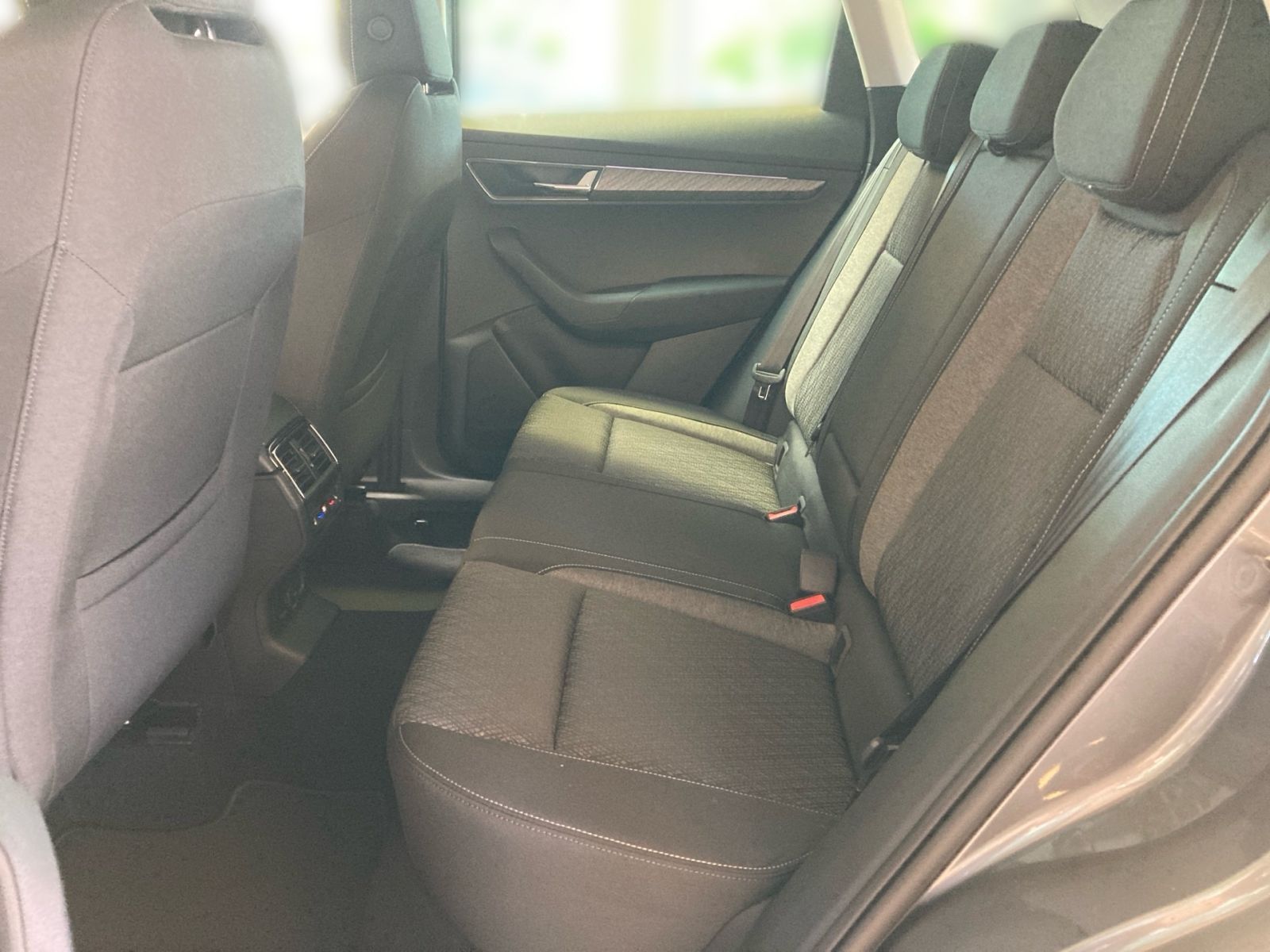 Fahrzeugabbildung SKODA Karoq Tour 1,5 TSI 150PS DSG ACC Kamera SHZ AHK