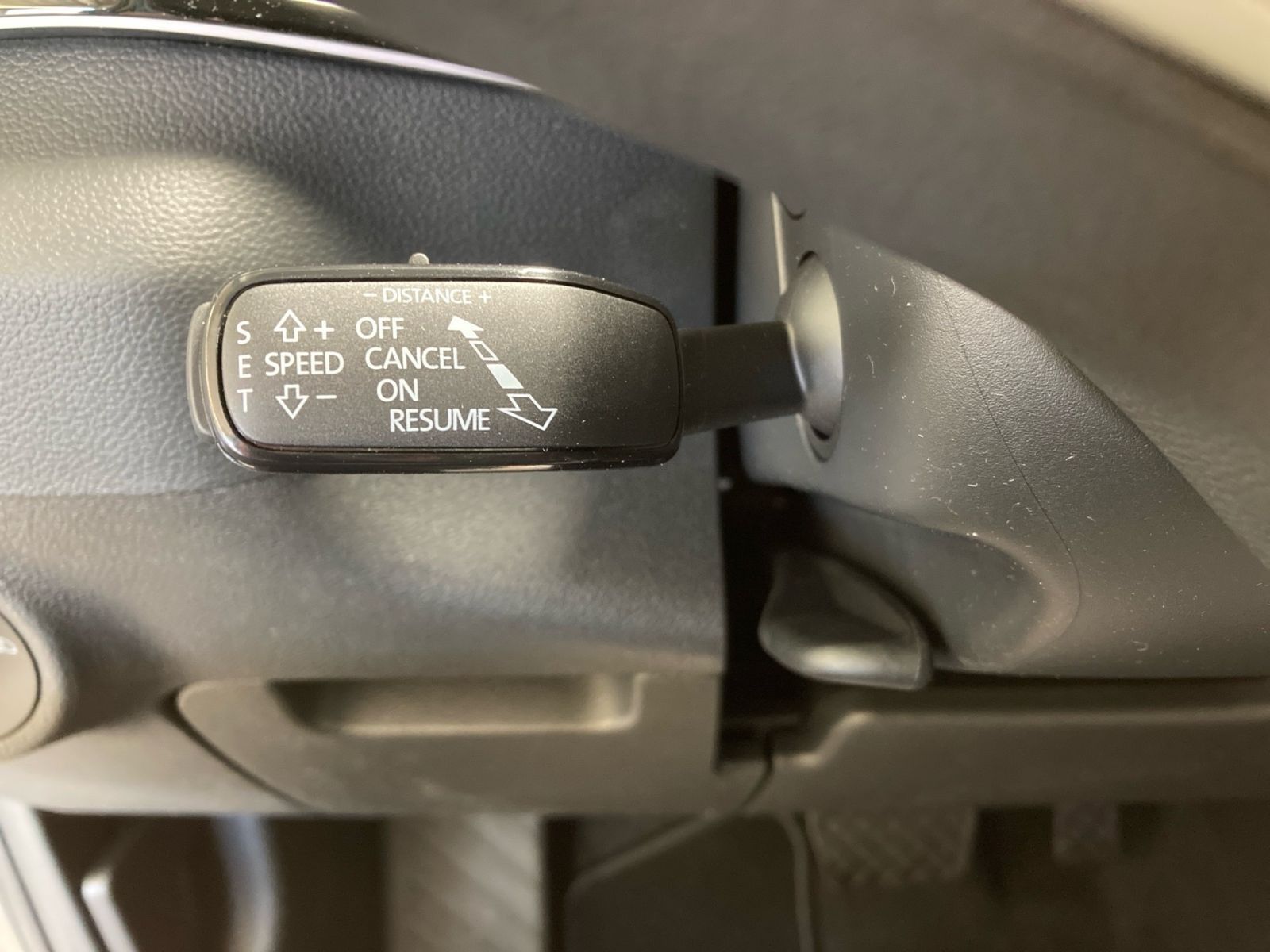 Fahrzeugabbildung SKODA Karoq Tour 1,5 TSI 150PS DSG ACC Kamera SHZ AHK
