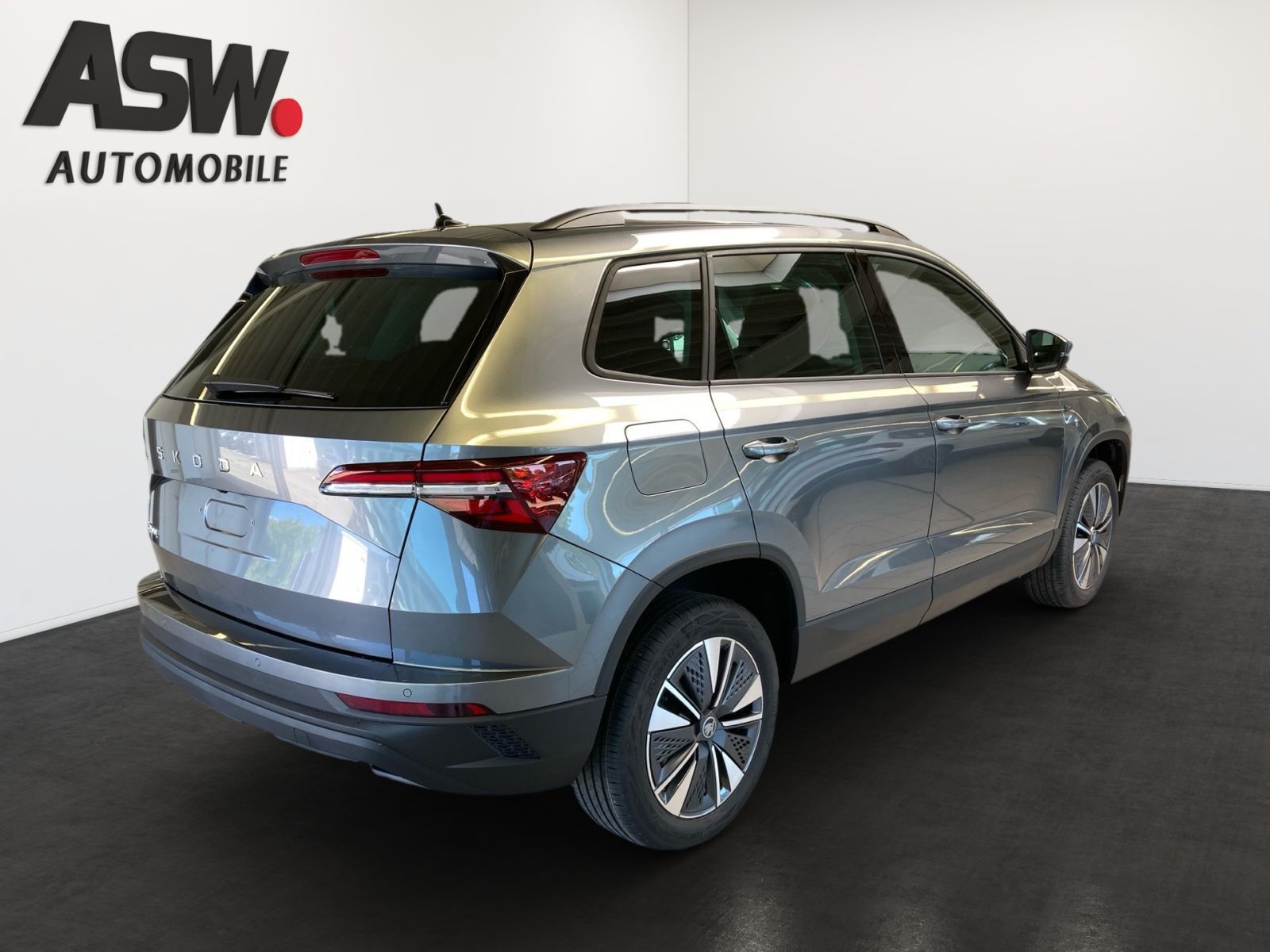 Fahrzeugabbildung SKODA Karoq Tour 1,5 TSI 150PS DSG ACC Kamera SHZ AHK
