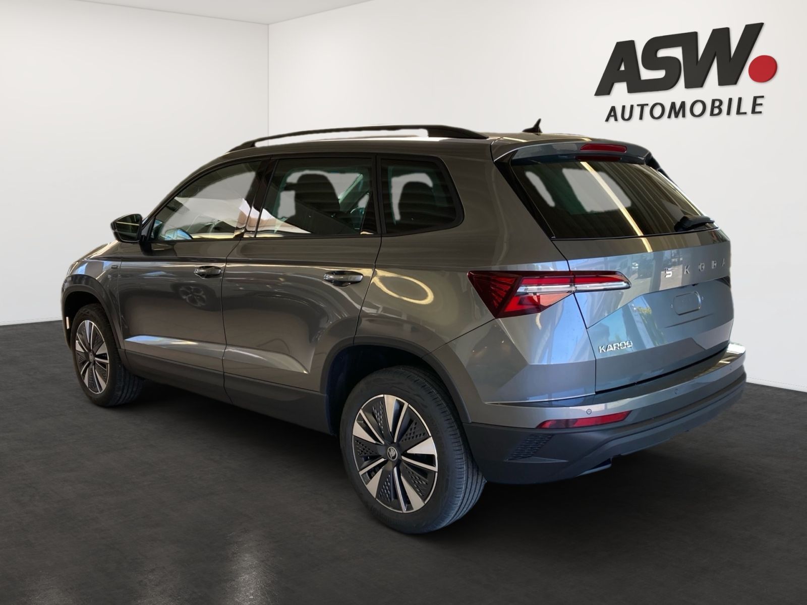 Fahrzeugabbildung SKODA Karoq Tour 1,5 TSI 150PS DSG ACC Kamera SHZ AHK