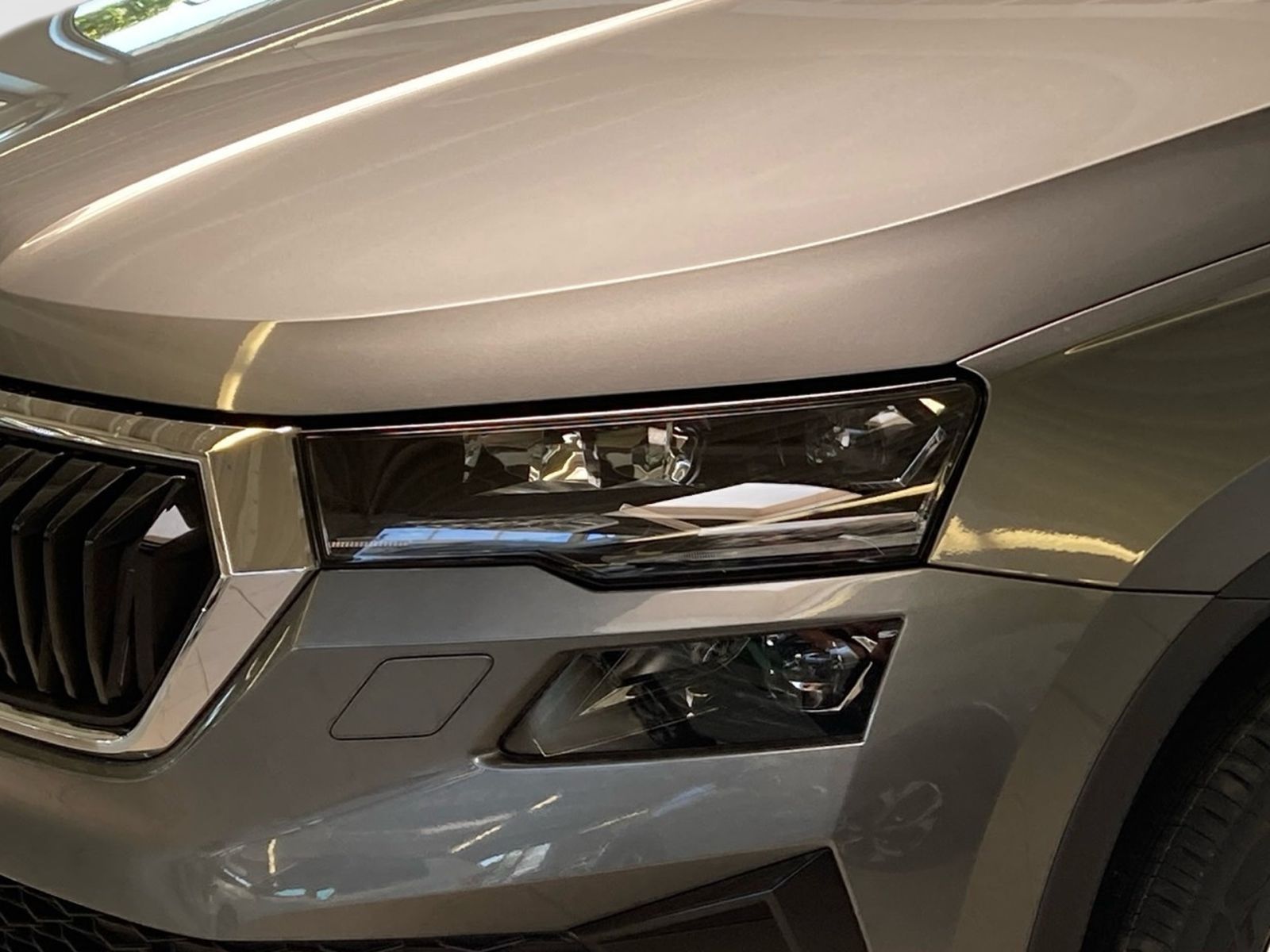 Fahrzeugabbildung SKODA Karoq Tour 1,5 TSI 150PS DSG ACC Kamera SHZ AHK