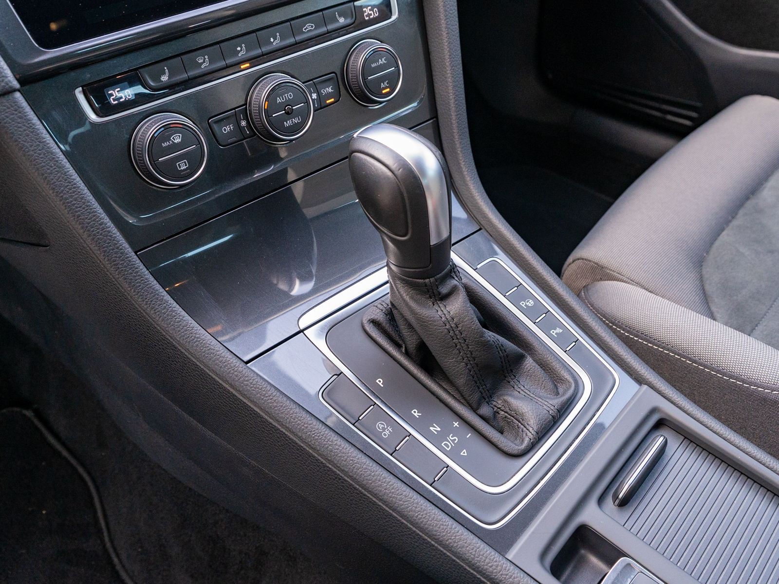 Fahrzeugabbildung Volkswagen Golf Variant R-Line 2.0 TDI DSG NAVI App-Connect