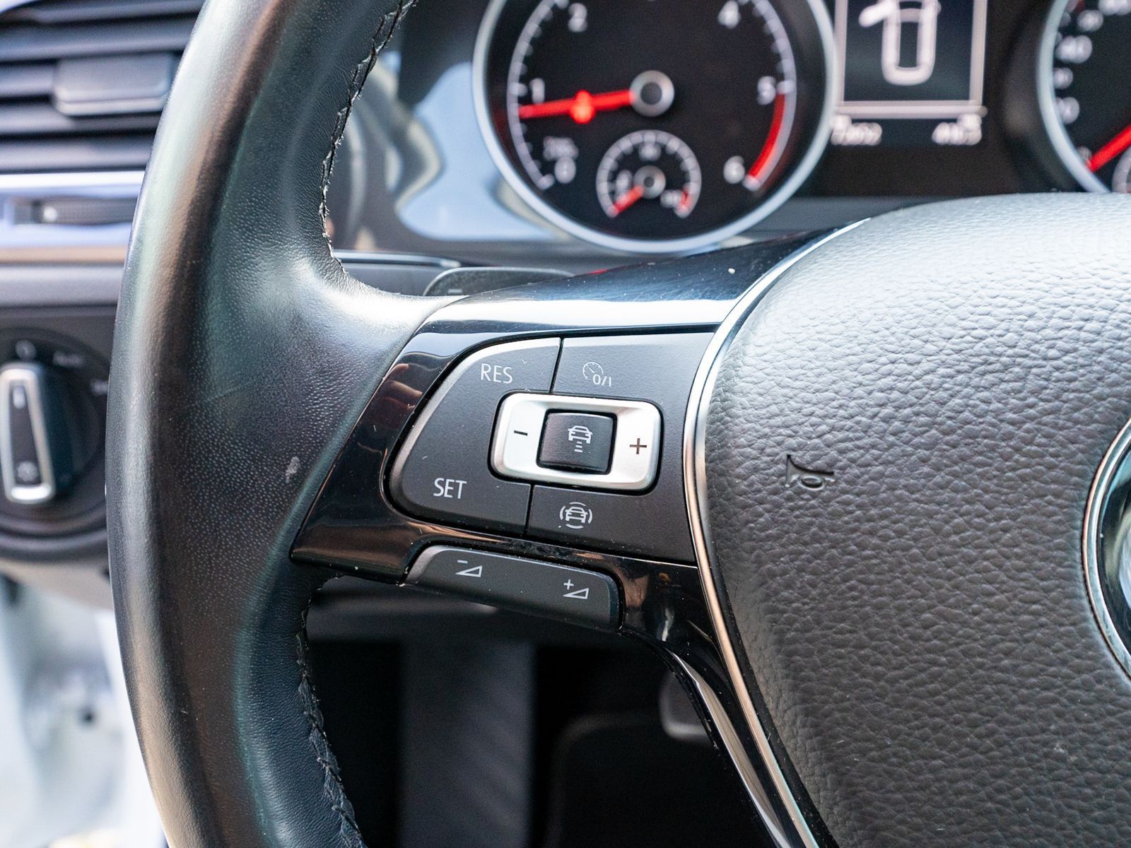 Fahrzeugabbildung Volkswagen Golf Variant R-Line 2.0 TDI DSG NAVI App-Connect