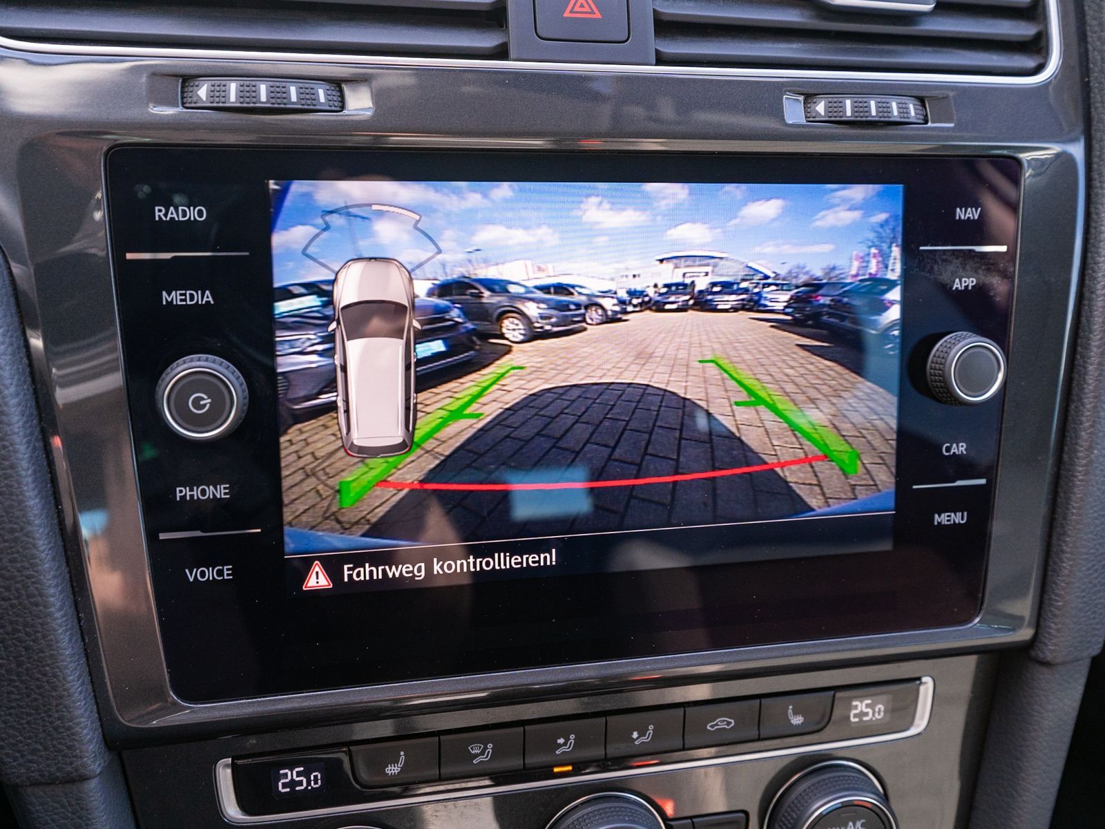 Fahrzeugabbildung Volkswagen Golf Variant R-Line 2.0 TDI DSG NAVI App-Connect