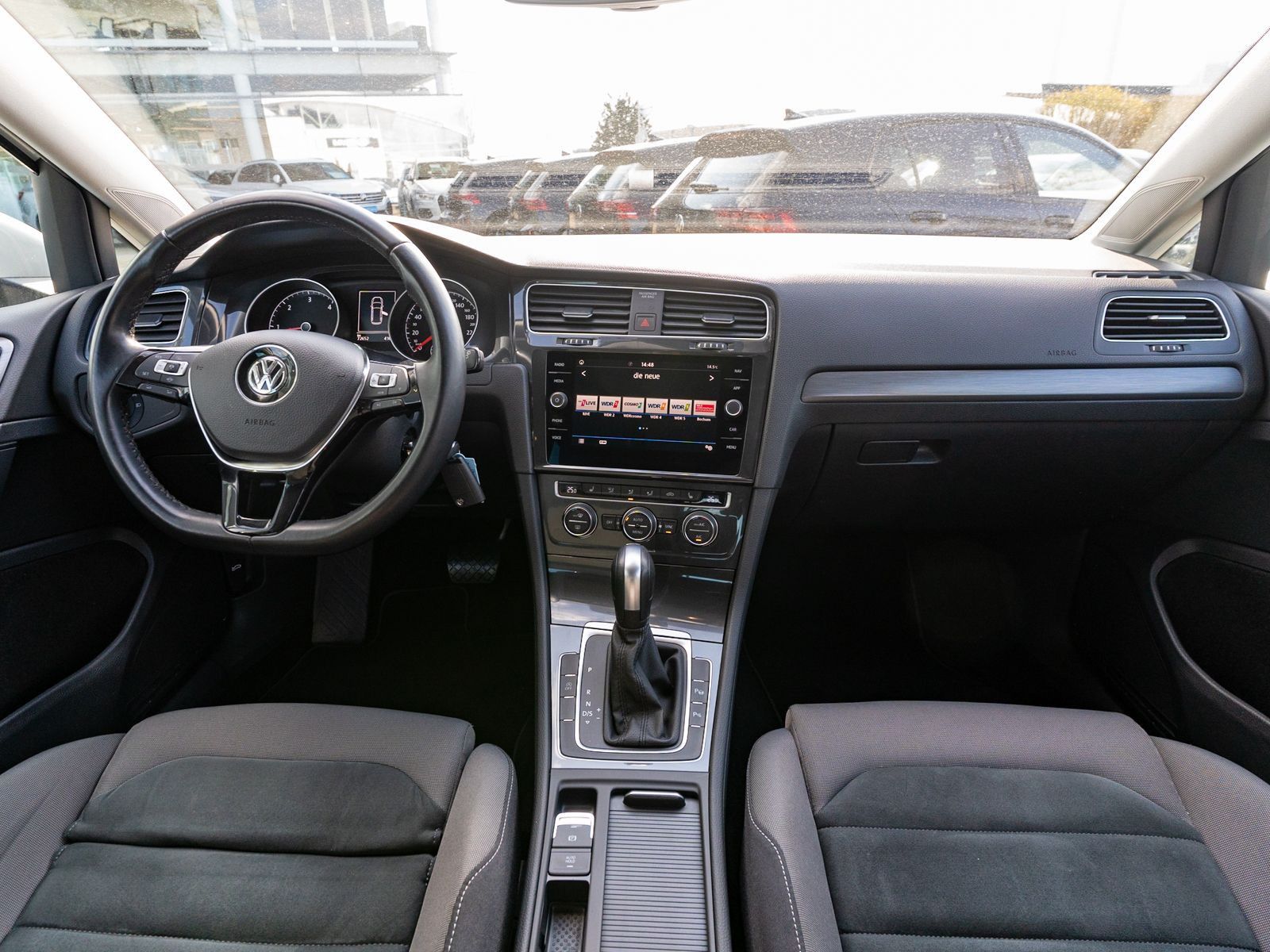 Fahrzeugabbildung Volkswagen Golf Variant R-Line 2.0 TDI DSG NAVI App-Connect