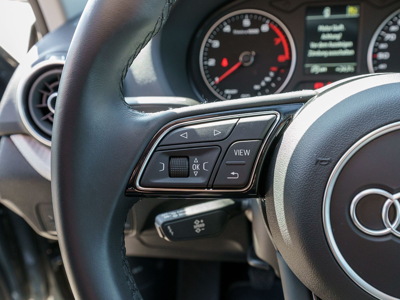 Fahrzeugabbildung Audi Q2 S line 35 TFSI LED Navi Klimaauto PDC SHZ