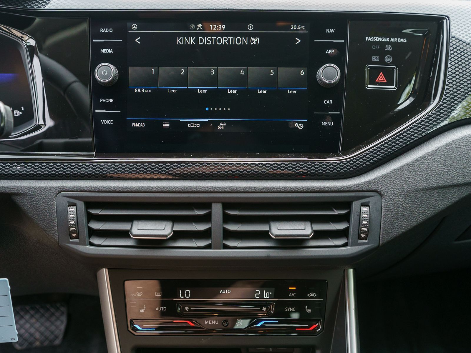 Fahrzeugabbildung Volkswagen Polo Life 1.0 TSI DSG LED RFK VC SHZ PDC v/h Alu