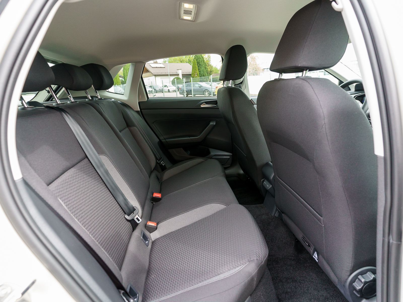 Fahrzeugabbildung Volkswagen Polo Life 1.0 TSI DSG LED RFK VC SHZ PDC v/h Alu