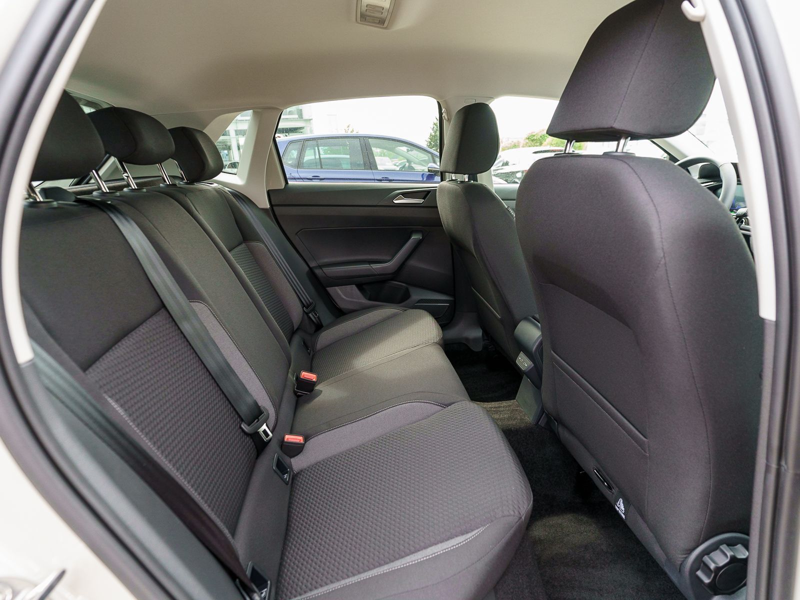 Fahrzeugabbildung Volkswagen Polo Life 1.0 TSI DSG LED RFK VC SHZ PDC v/h Alu