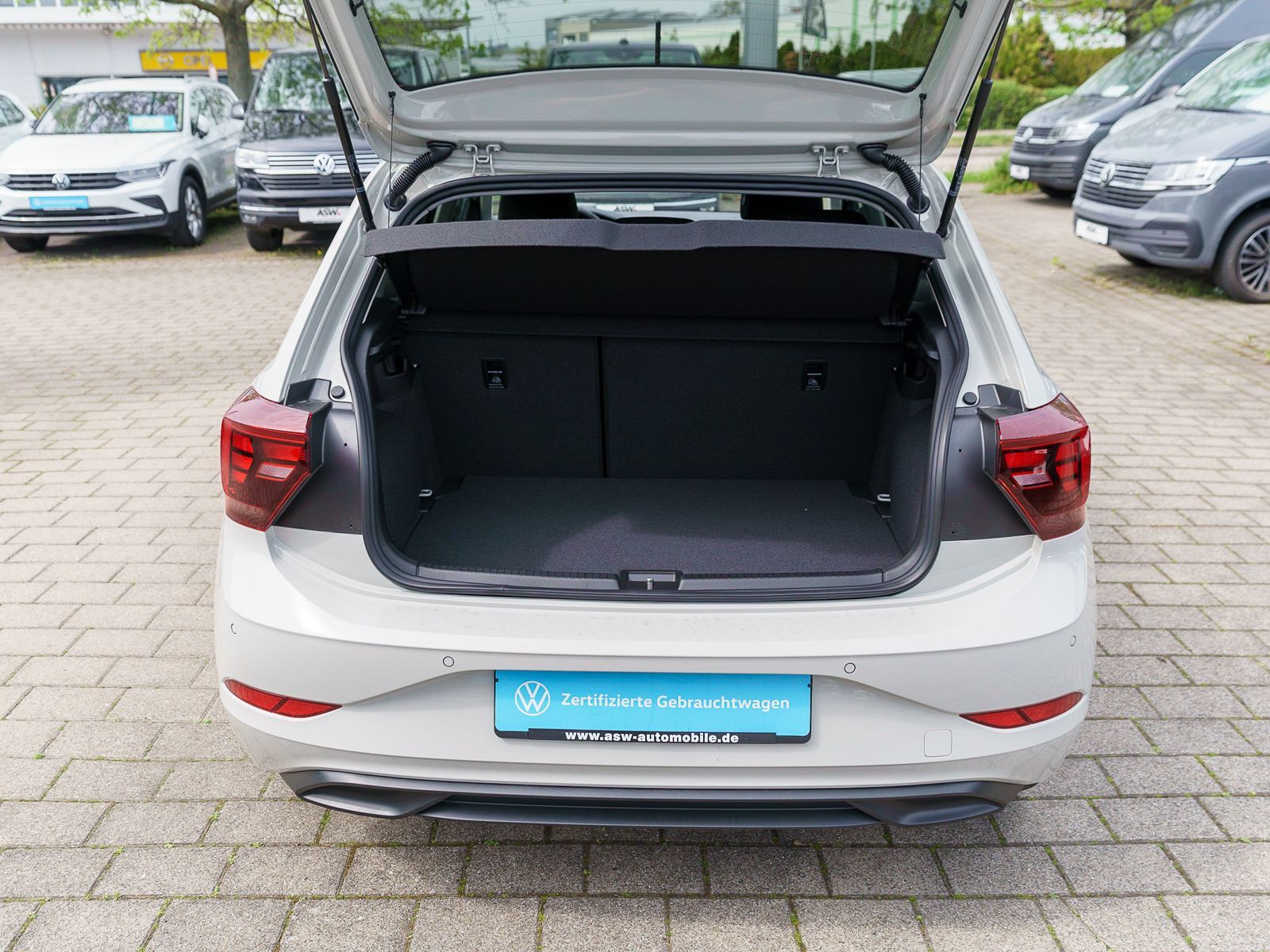 Fahrzeugabbildung Volkswagen Polo Life 1.0 TSI DSG LED RFK VC SHZ PDC v/h Alu