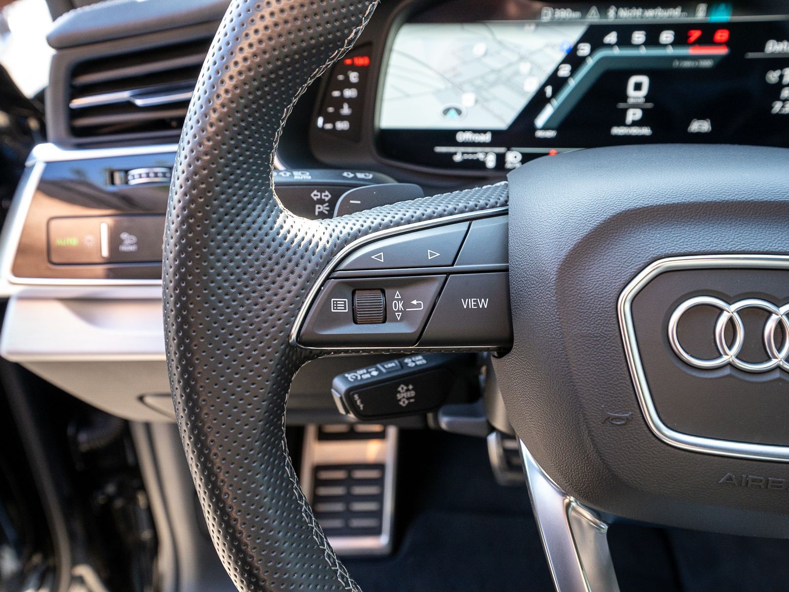 Fahrzeugabbildung Audi SQ8 4.0TFSI tiptronic Navi Matrix StandHz Pano