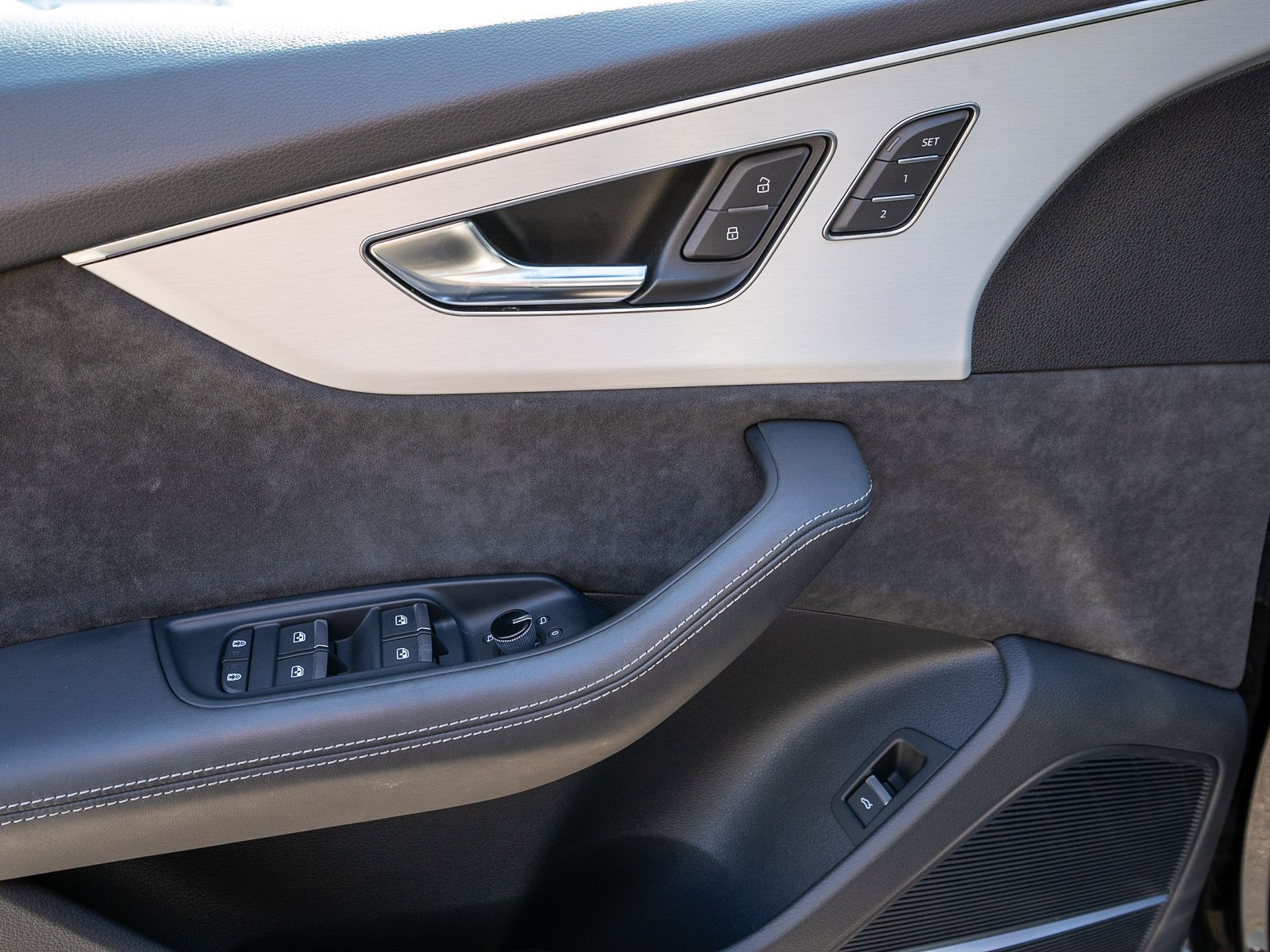 Fahrzeugabbildung Audi SQ8 4.0TFSI tiptronic Navi Matrix StandHz Pano