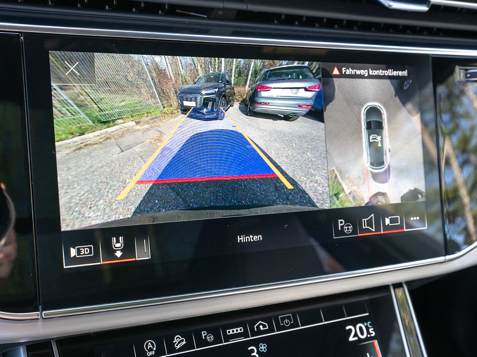 Fahrzeugabbildung Audi SQ8 4.0TFSI tiptronic Navi Matrix StandHz Pano